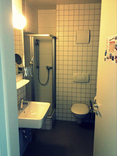 Hotel-Meininger-Muenchen-Badezimmer