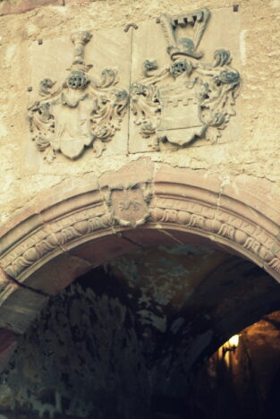 Schloss Wallhausen - Von Otto dem Großen, Klassenzimmern und Kunstwerken