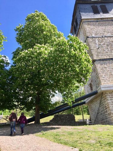 Der schiefe Turm von Bad Frankenhausen: Ein Besuch mit Kindheitserinnerungen