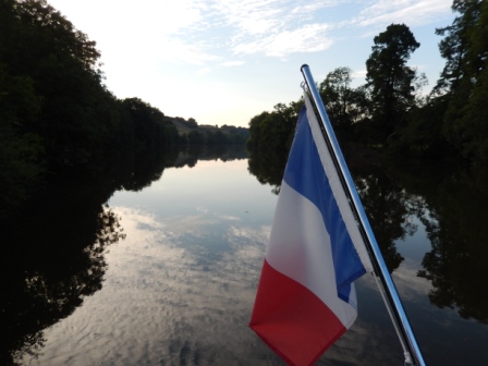 Unterwegs im Hausboot auf der Mayenne - von winzigen Duschen und französischer Lebensart