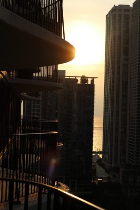 Von den coolsten Hotelbalkons der Welt im Radisson Blue Aqua Hotel Chicago