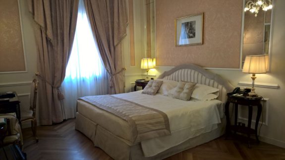 Schlafen unter 5 Sternen im Grand Hotel Majestic Bologna