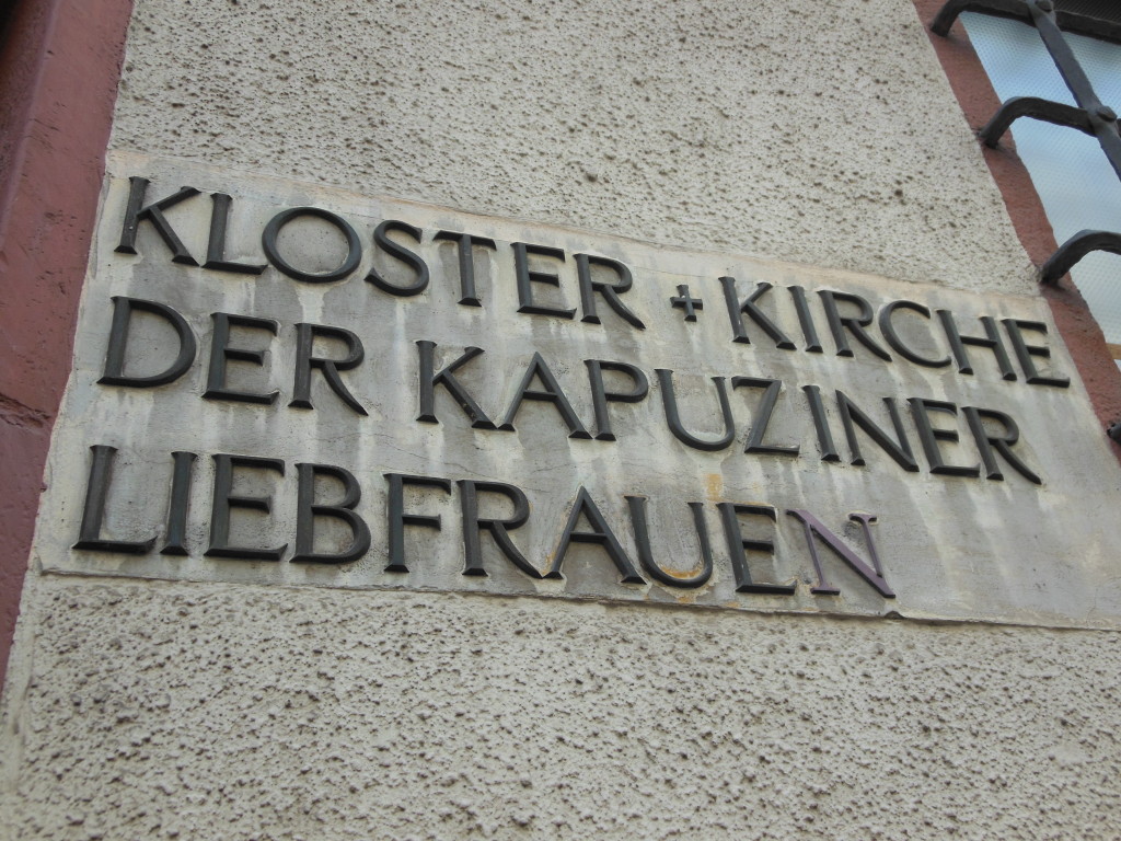 Eingangsbeschriftung Liebfrauenkirche und Kloster in Frankfurt am Main