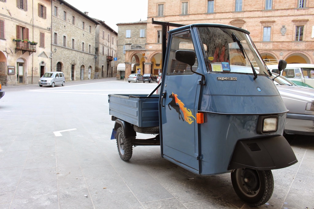 Zeitreise auf 4 Rädern: Mit Oldtimern durch das italienische Marche