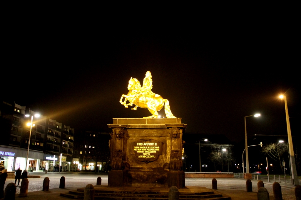 Dresden Der goldene Reiter bei Nacht