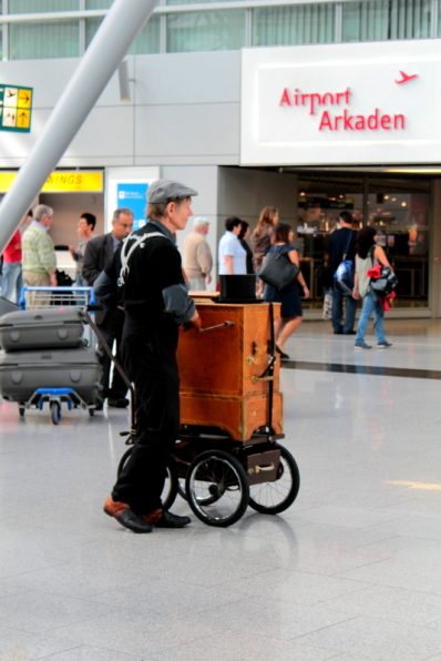 Flughafen Düsseldorf - die günstigsten Tipps rund ums Parken, Hotels und Mietwagen.