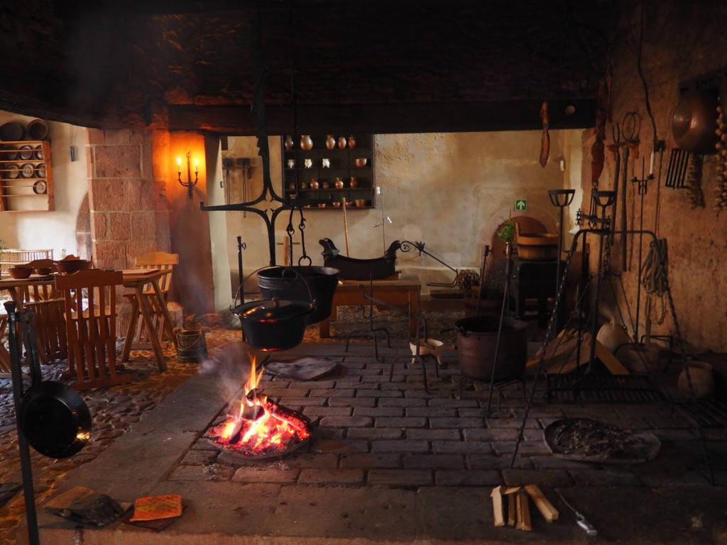 Ein Mittelalter-Kochkurs auf Schloss Rochlitz und wie ich meinen ersten Ritterhelm probierte.