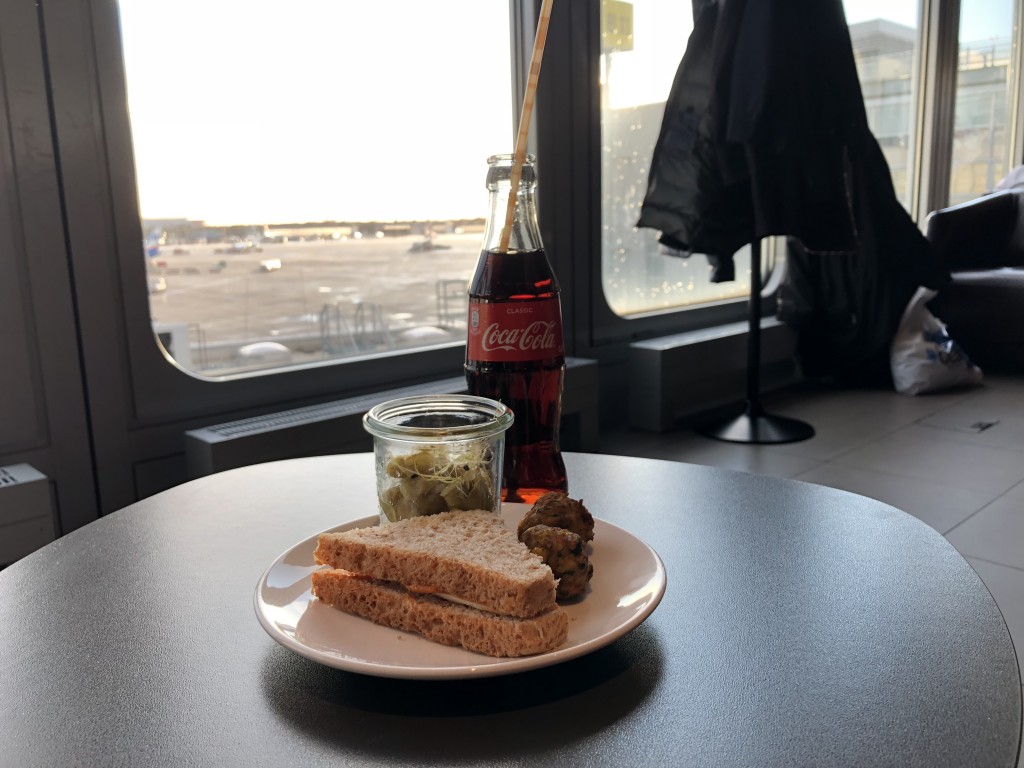 First Class in Düsseldorf - Für einen Appel und ein Ei in die Flughafenlounge