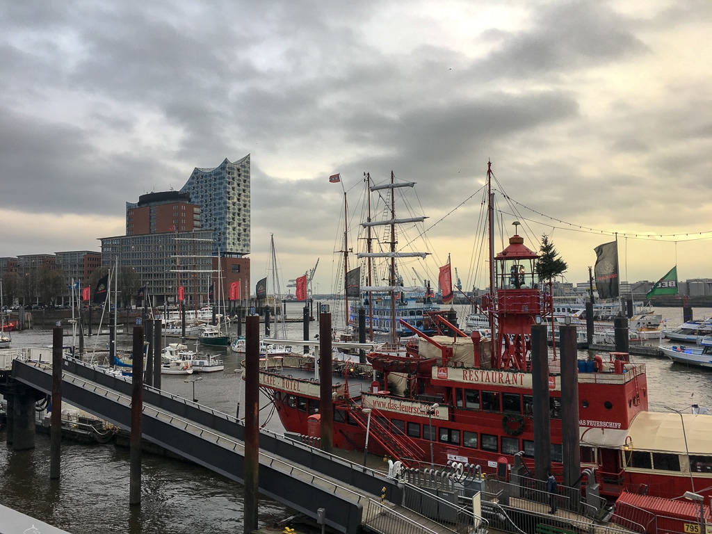 Hamburg Hafen mit Elbphilharmonie - Kurzreiseziel