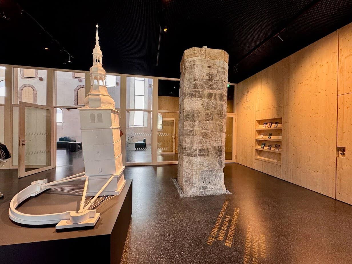 Der schiefe Turm von Bad Frankenhausen: Ein Besuch mit Kindheitserinnerungen