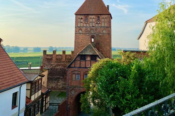 Auf Zeitreise durchs Mittelalter in der Altmark zwischen Stendal und Tangermünde Auf Zeitreise durchs Mittelalter in der Altmark zwischen Stendal und Tangermünde