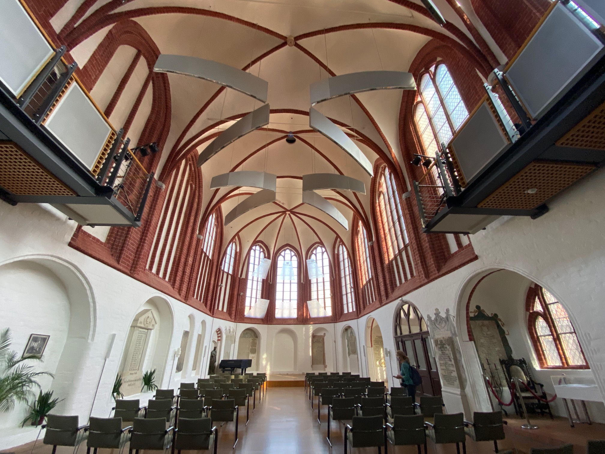 Entweihte Kirchen: Das zweite Leben von Gotteshäusern in Europa.
