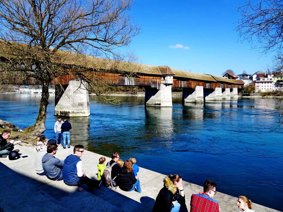 Gedeckte Brücken: Sehenswerte überdachte Holzbrücken in Europa & USA