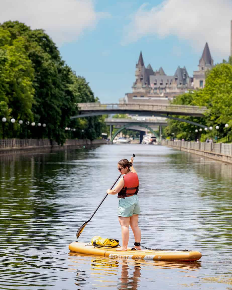 SUP auf dem Rideau Kanal (Credit: Ottawa Tourism) 