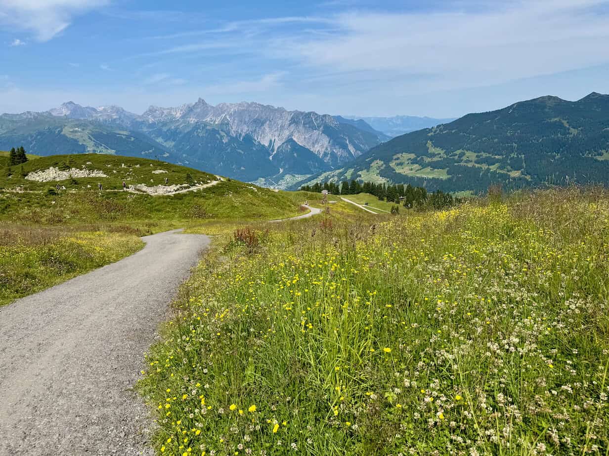 Montafon im Sommer: Eine nachhaltige Reise mit Wandern, Erlebnissen & Kees. Montafon im Sommer: Eine nachhaltige Reise mit Wandern, Erlebnissen & Kees.