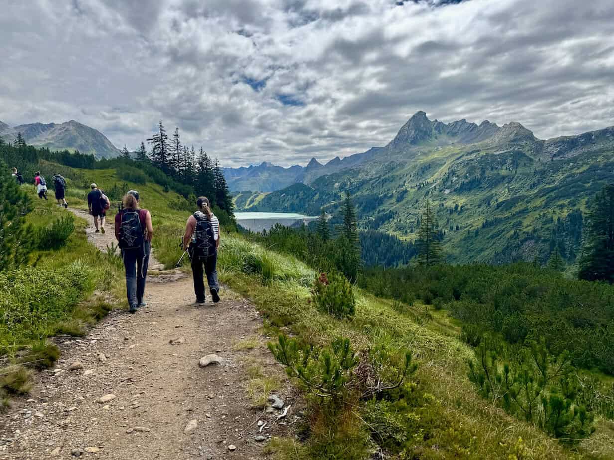Montafon im Sommer: Eine nachhaltige Reise mit Wandern, Erlebnissen & Kees. Montafon im Sommer: Eine nachhaltige Reise mit Wandern, Erlebnissen & Kees.