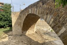 Beständigkeit. Eine Brücke in Spanien als Symbol