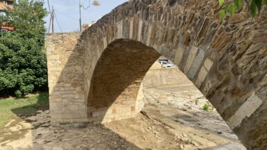 Beständigkeit. Eine Brücke in Spanien als Symbol