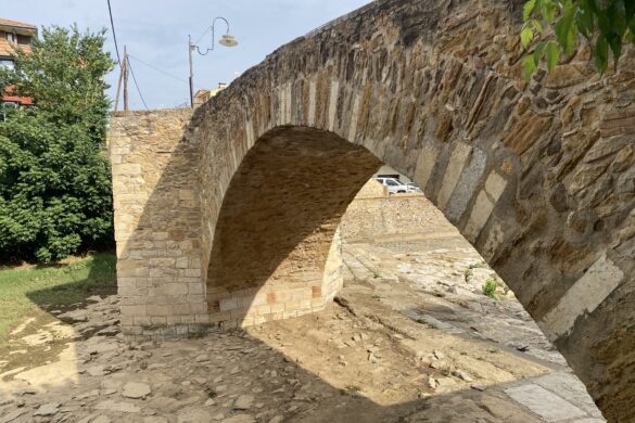 Beständigkeit. Eine Brücke in Spanien als Symbol