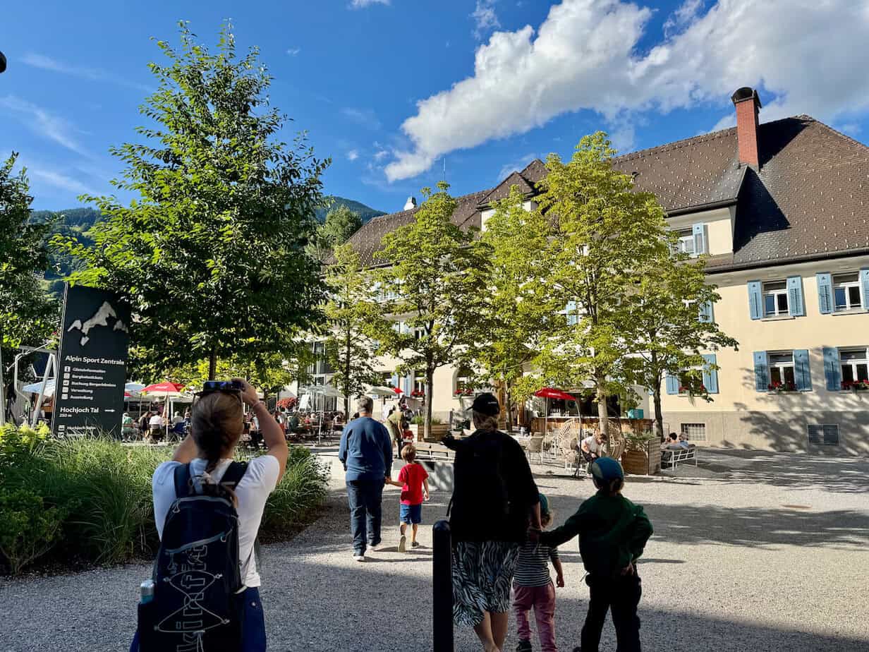 Montafon im Sommer: Eine nachhaltige Reise mit Wandern, Erlebnissen & Kees. Montafon im Sommer: Eine nachhaltige Reise mit Wandern, Erlebnissen & Kees.