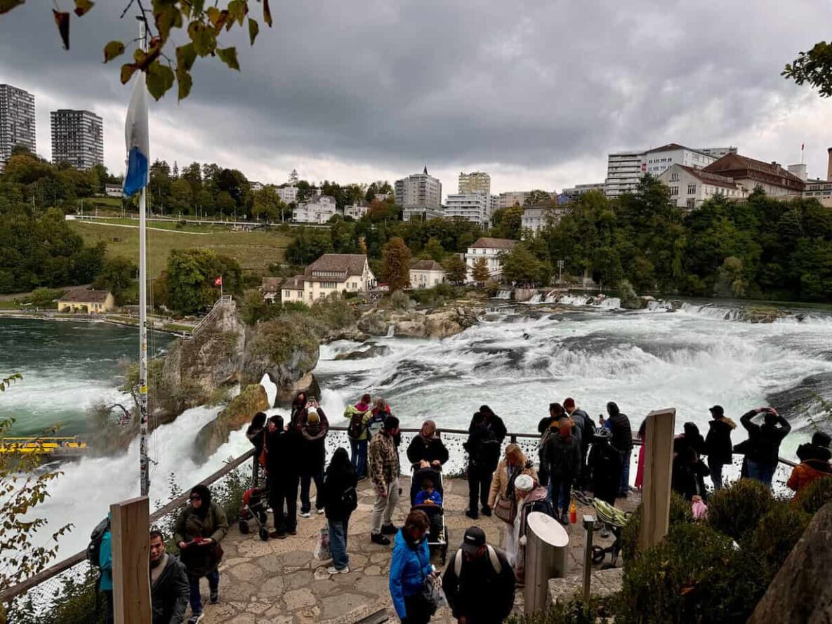 Blick auf Rheinfall von oben Lohnt sich der Swiss Travel Pass?