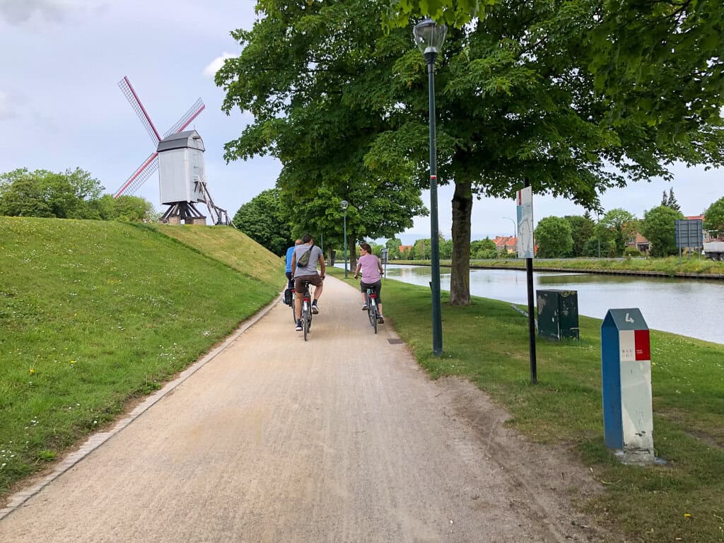 Brügge mit dem Fahrrad entdecken. Mit Ausflugstipps! Brügge mit dem Fahrrad entdecken. Mit Ausflugstipps!