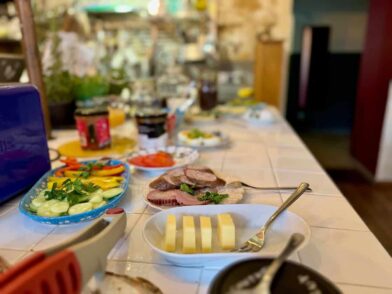 Frühstücksbuffet Kwieci Guesthouse Eine entspannte Herbstreise ins polnische Riesengebirge