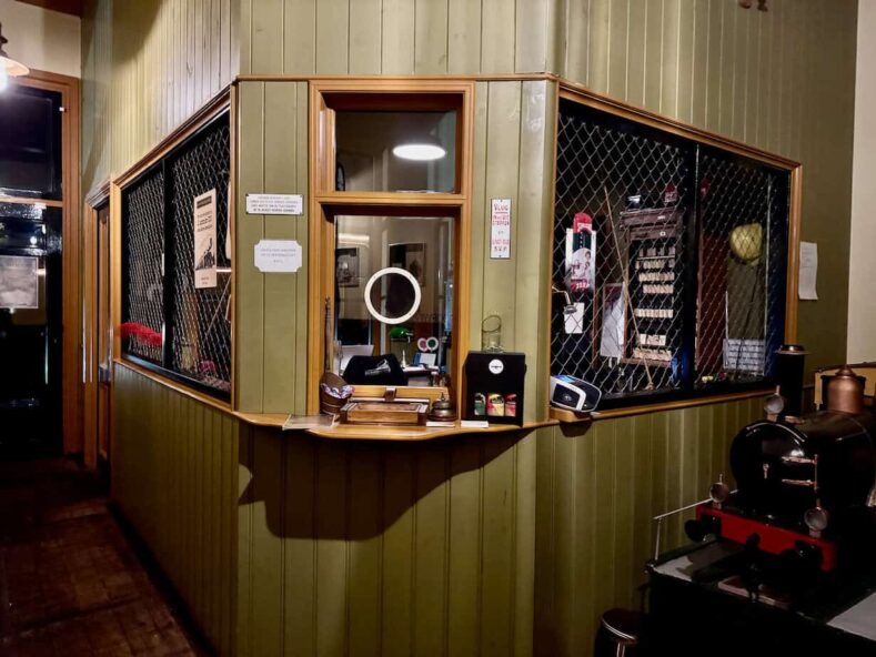 De Pannekoektrain Eingang Winter in Friesland: An der niederländischen Wattenküste