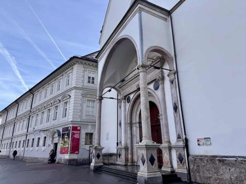 Tiroler Volkskunstmuseum im alten Franziskanerkloster Ein etwas anderes Winter-Wochenende in Innsbruck