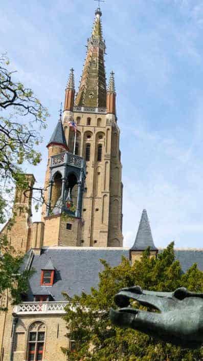 Blick-auf-Gruuthusemuseum-und-Kathetrale-940x705 Brügge mit dem Fahrrad entdecken. Mit Ausflugstipps!