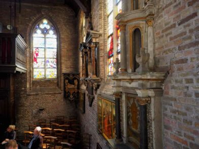 Fenster in Jerusalemkirche Brügge Brügge mit dem Fahrrad entdecken. Mit Ausflugstipps!