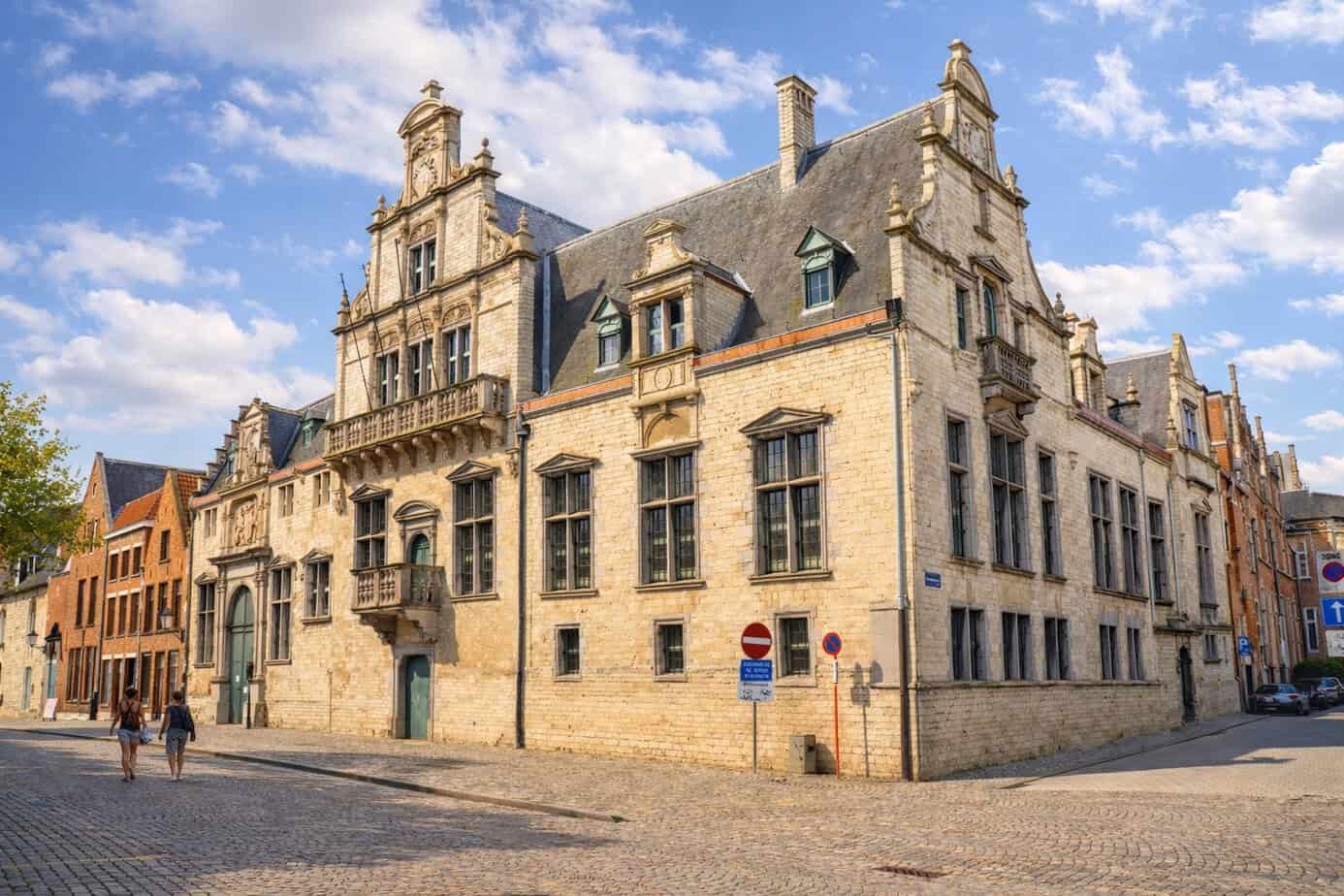 Die Burgunder in Mechelen: Besuch in der ehemaligen Hauptstadt der Niederlande Die Burgunder in Mechelen: Besuch in der ehemaligen Hauptstadt der Niederlande