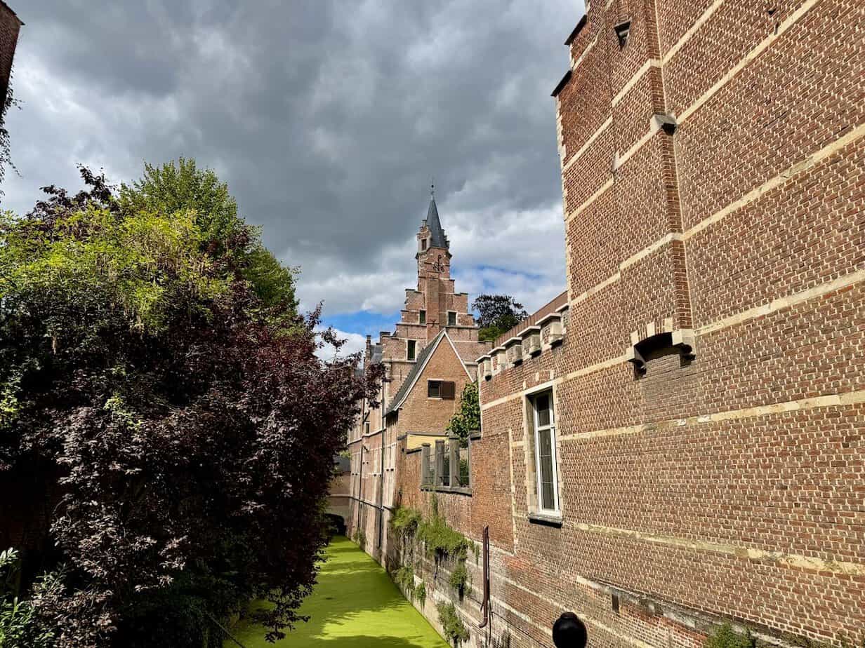 Die Burgunder in Mechelen: Besuch in der ehemaligen Hauptstadt der Niederlande Die Burgunder in Mechelen: Besuch in der ehemaligen Hauptstadt der Niederlande
