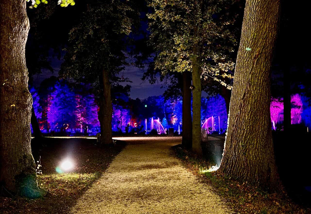 Ein Besuch beim Lichtkunstfestival Enchanted Gardens in Arcen Ein Besuch beim Lichtkunstfestival Enchanted Gardens in Arcen